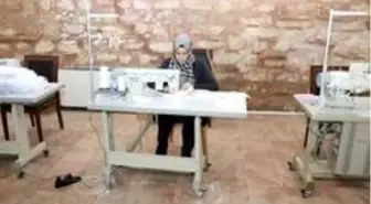 500 yıllık tarihi mekanda maske üretiliyor