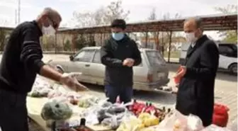 Arguvan'da maske dağıtıldı