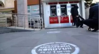 Bingöl'de ATM önlerine sosyal mesafe uyarısı