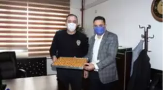 Emniyet teşkilatına 'tatlı' kutlama