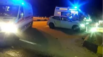 Manisa'da iki otomobilin çarpıştığı kazada 6 kişi yaralandı