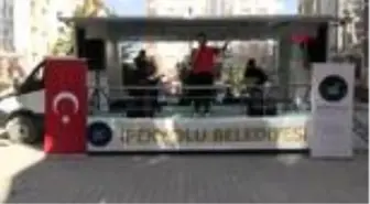 Van Evde kalanlara sokakta moral konseri