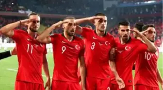 Cenk Tosun: Bence Alex ama büyüklerim Hagi'nin daha iyi olduğunu söylüyor