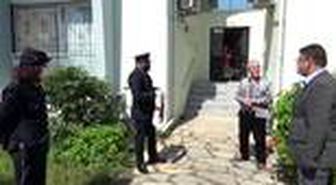Polisler, sokağa çıkmayan meslektaşlarını unutmadılar