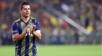 Emre Belözoğlu Fenerbahçe'de, idari menajerlikle sportif direktörlüğün birleştiği bir göreve getirilecek