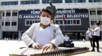 Büyükşehir personeli ve huzurevi sakinleri konserle moral buldu