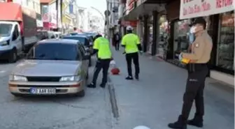 Karaman'da vatandaşlara maske dağıtıldı