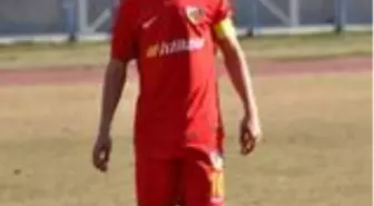 Kayserisporlu Mehmet Eray Özbek, yardım kampanyasına maaşını bağışladı