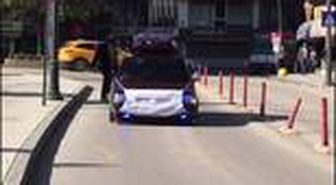 ORDU Koronavirüse dikkat çekmek için otomobile maske taktı