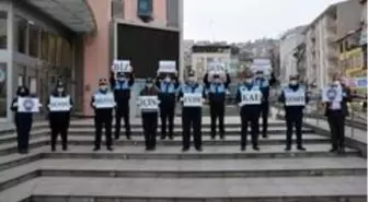 Zabıta, marketlerdeki sosyal mesafe uyumunu denetliyor