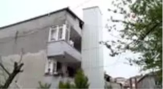 12 yıldır evde kalan engelli genç yapılan asansörle sokağa çıkmanın mutluluğunu yaşadı