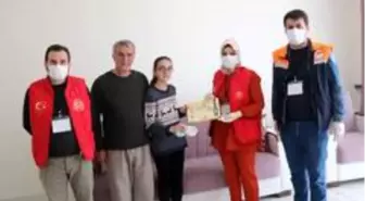 Siirtli öğrenci bilgisayar almak için biriktirdiği harçlıklarını 'Biz Bize Yeteriz' kampanyasına...