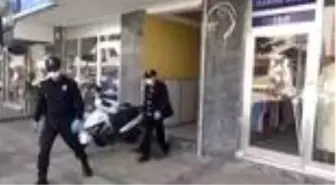 Kapıda kalan aileye polis çilingir götürdü