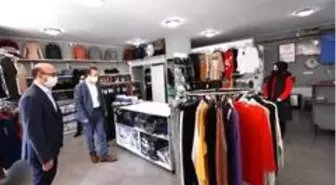 Altınova'da esnafa maske dağıtıldı