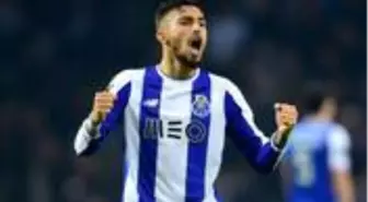 PSG'ye transfer olacağı iddia edilen Alex Telles'ten Galatasaray yüzde 10 pay alacak