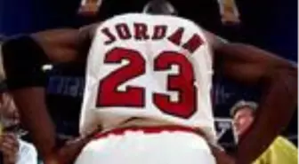 Efsane basketbolcu Michael Jordan'ın formasına servet ödediler