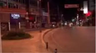 Kadıköy'de sokak ve caddeler boş kaldı