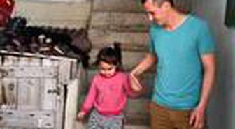 Minik Eslem'e istediği oyuncak bebek, 23 Nisan'da hediye edildi