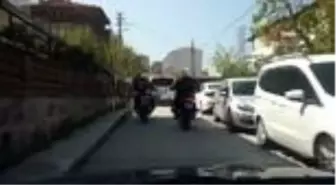 Anne ve babasını göremeyen çocuğa polisten sürpriz