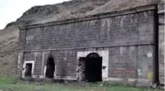 Kars'ta tarihi yapılar yok oluyor