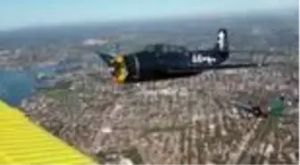 Türk pilottan Anzak Günü'nde Avustralya ve Türk askerlerine saygı uçuşu