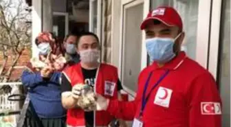 Down sendromlu genç kumbarasını Kızılay'a bağışladı