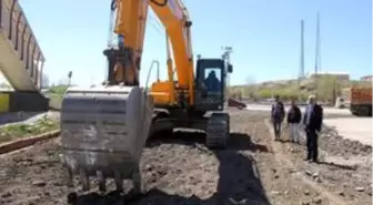 Hafik Gölü ve Hafik Sanayi Sitesi'nde parke taşı döşeme çalışması