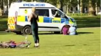 Koronavirüs salgınını umursamayan İngiliz halkı, güneşli havayı görünce dışarı akın etti