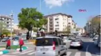 Tekirdağ'da kısıtlamanın ardından banka ve PTT önlerinde yoğunluk