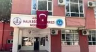 Halk eğitim merkezinin gönüllü usta öğreticileri cerrahi maske üretiyor