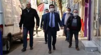 Belediye Başkanı Sarıkurt, emekçilere maske dağıttı