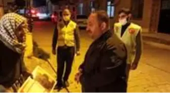 Ekinci yaşlılara maske dağıttı