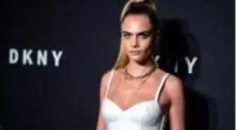 İngiliz model Cara Delevingne, sosyal medyadan telefon numarasını paylaştı