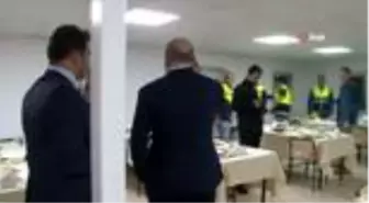 Ulaştırma Bakanı Karaismailoğlu, Kuzey Marmara Otoyolu'nda işçilerle iftar yaptı