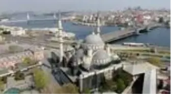 Eminönü ve Beyazıt Meydanı boş kaldı