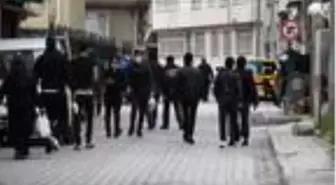 Konya'da, kısıtlamada belli süre açık kalan marketlerde yoğunluk