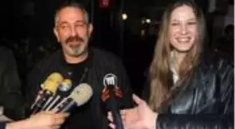 45 gündür karantinada olan Cem Yılmaz ve Serenay Sarıkaya evlenmeye karar verdi