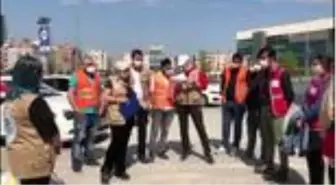İhtiyaç sahibi ailelere alışveriş kartı, çocuklara oyuncak dağıttılar