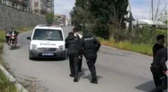 Sokağa çıkma yasağında motosikletle gezen 2 kişi, kendilerini durduran polislere saldırdı