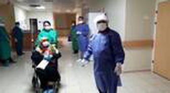Doktor ile 96 yaşındaki kadın hastası koronavirüsü yendi