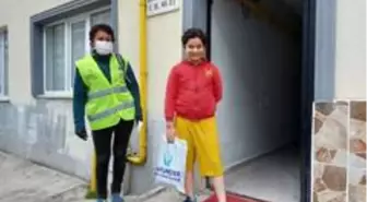Evden çıkamayan 13. yaşındaki Doğanay'a doğum günü pastası