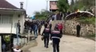 Rize'de silahlı kavgada ölen muhtar, eşi ve akrabası toprağa verildi