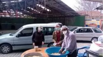 Köyde 75 aileye gıda yardımı, 65 aileye hergün yemek