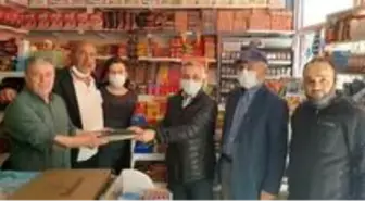 Robin Hood gizlice yaptı, onlar ise poz vererek