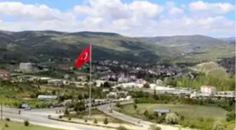 Bozkır'ın üzerinde dev Türk bayrağı dalgalanıyor