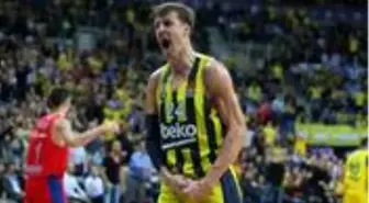 Fenerbahçe'nin yıldız basketbolcu Jan Vesely, oğluyla antrenman yaptı