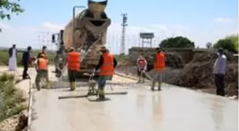 Kırsal mahallelerde beton yol yapıldı