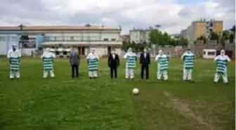 Şampiyon kadronun formalarıyla sokağa çıkıp dezenfekte yapmışlardı...Ödül gecikmedi