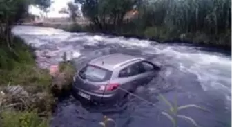 Şelaleye uçan otomobilden sağ kurtuldular