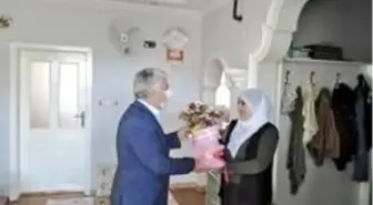 Başkan Karamehmetoğlu'ndan Anneler Gününde anlamlı ziyaret